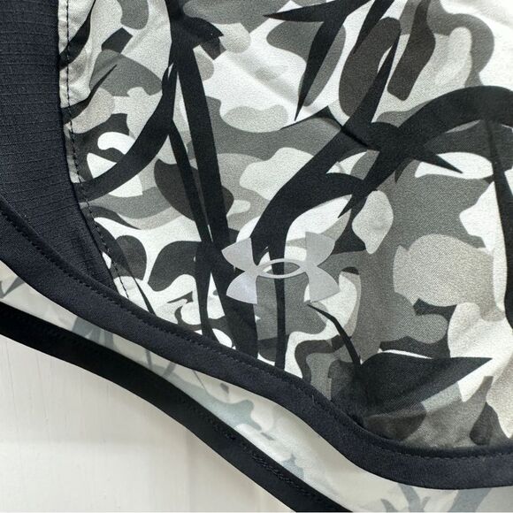 Under Armour run Speedpocket fitted athletic shorts with liner women's large - Picture 3 of 8